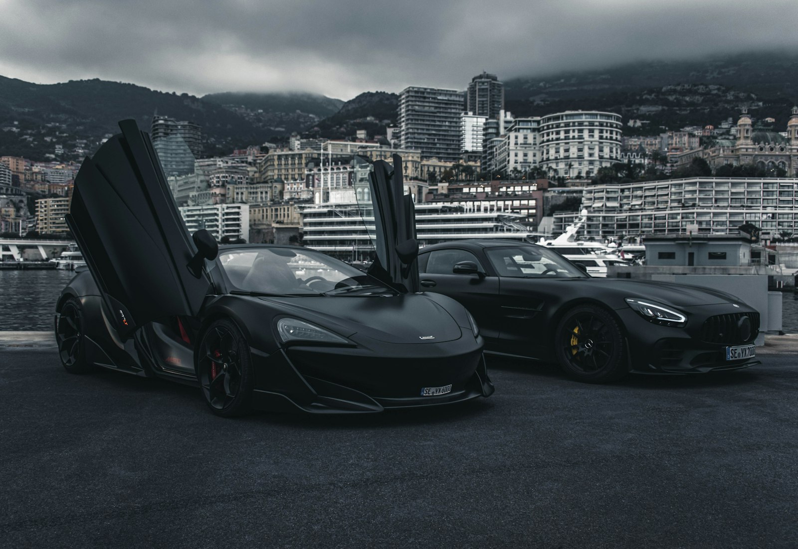 McLaren con las puertas abiertas